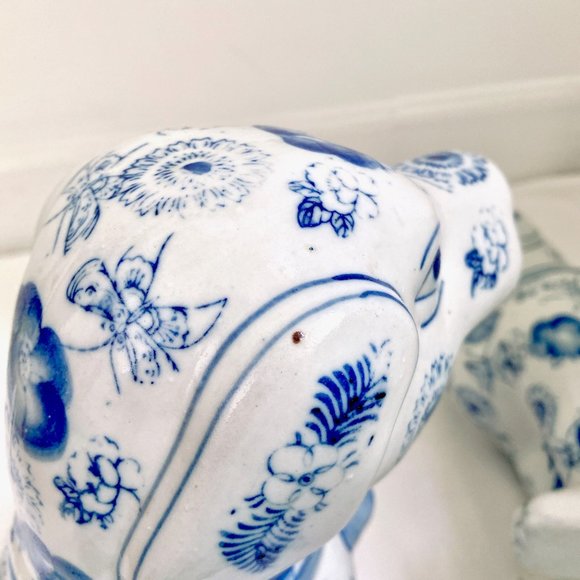 RARE HAND PAINTED BLUE AND WHITE CHINOISERIE DOGS - PAIR H: 12" - Picture 7 of 9